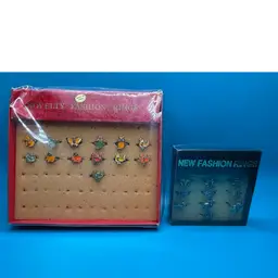 Lot Of 23 Vintage Adjustable Fashion Rings Animals & Astrology In Display Cases