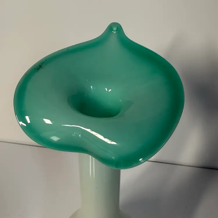 Vintage Cased Glass Sea Foam Green Tulip Jack In The Pulpit Vase 8.25”