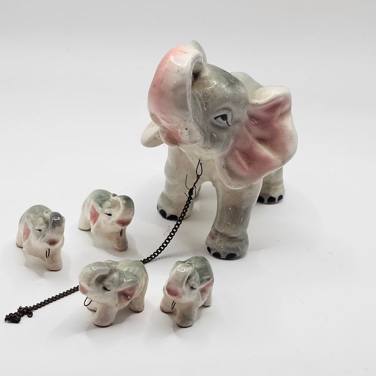 Vintage Set Of mama elephant and 4 babies Ceramic Japan Estate Find