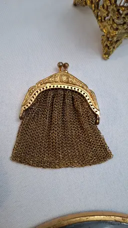 Vintage Gold Mesh Change Purse – Ornate Frame Kiss Lock
