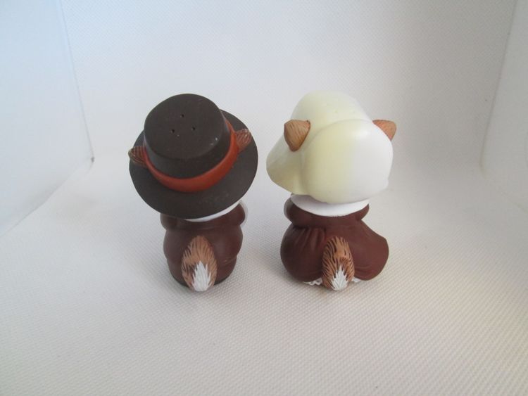 1980's Hallmark Thanksgiving Pilgrim Squirrels Salt & Pepper Shakers