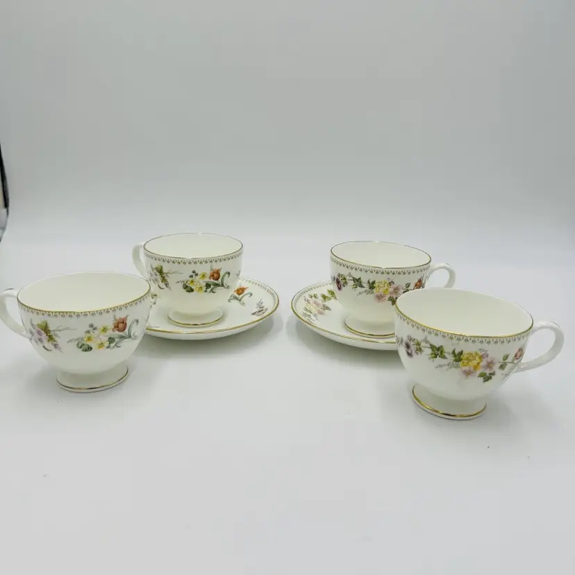 Wedgwood 4 Teacups & Two Saucers Mirabelle R4537 Floral Bone China England 