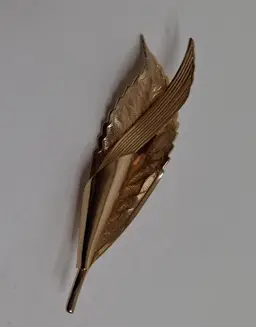 Gold tone Leaf pin