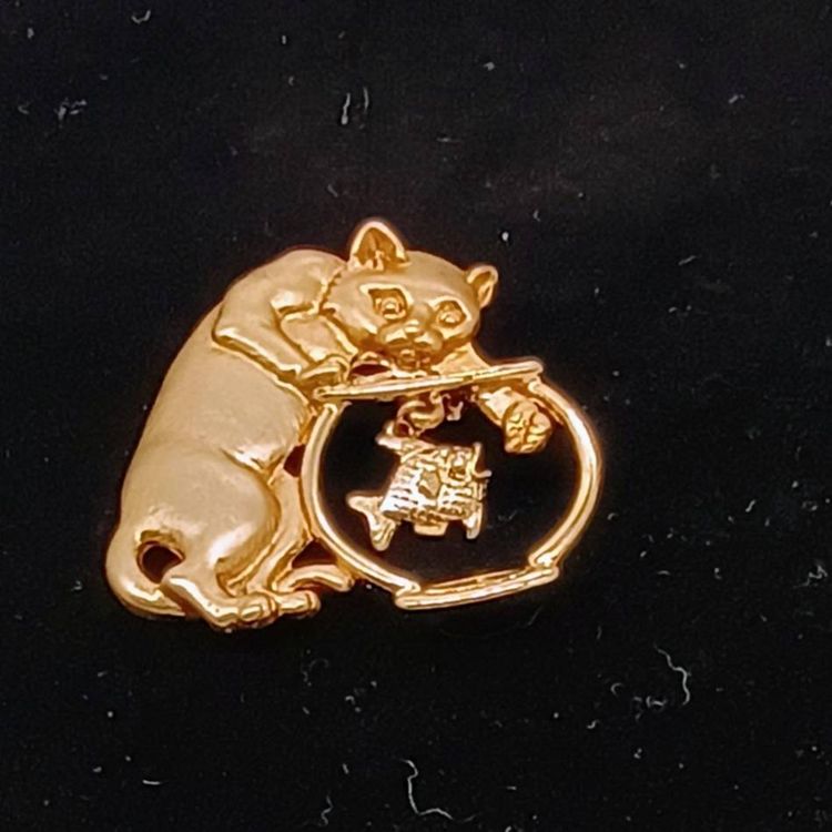 Gold Tone Cat Reaching Into Fish Bowl Brooch Pin Unmarked