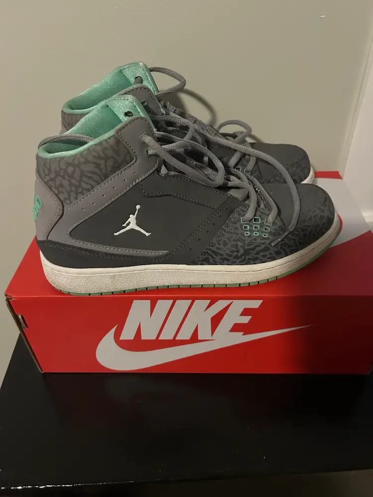 Jordan 1 Flight Grey Green Glow Size Men’s 6.5Y W/ A Box