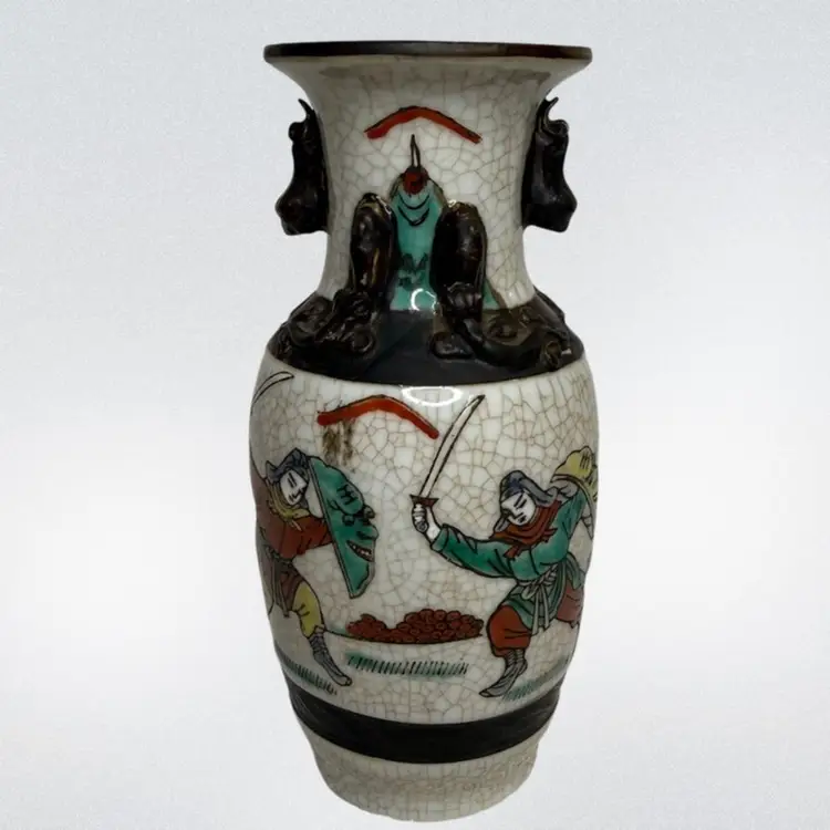 Chinese Nanking crackleware porcelain vase