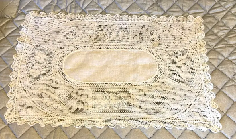 1 Lace Doily Or Placemat