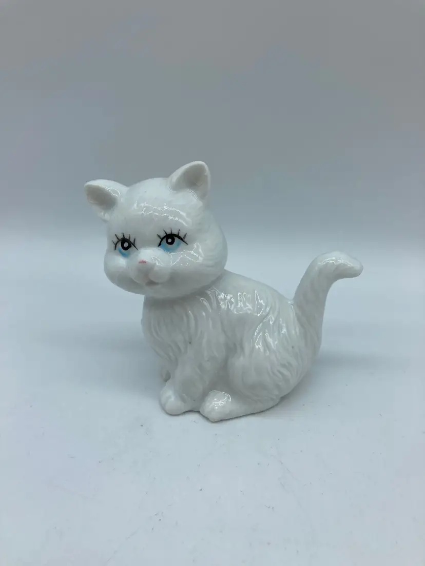 White blue eyed cat