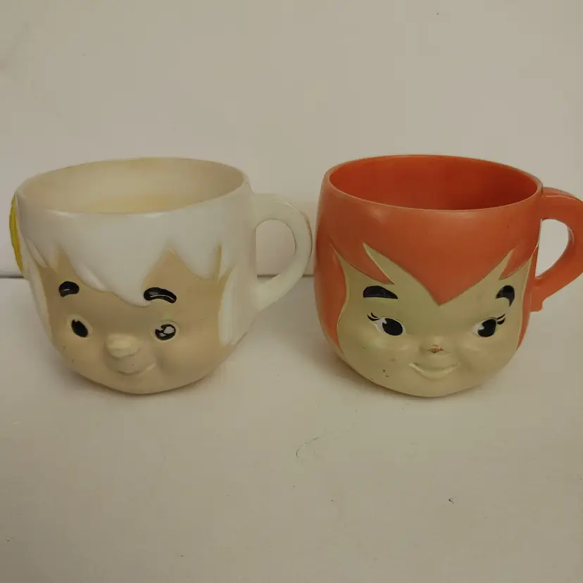 Flintstones Vitamins. 1972. Pebbles & Bam Bam plastic mugs. Some point loss.