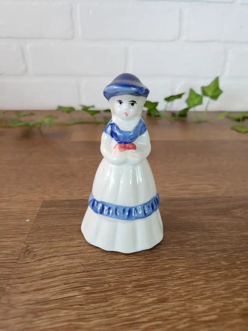 Vintage Porcelain Girl Young Women Bell Farrah International 4.5"