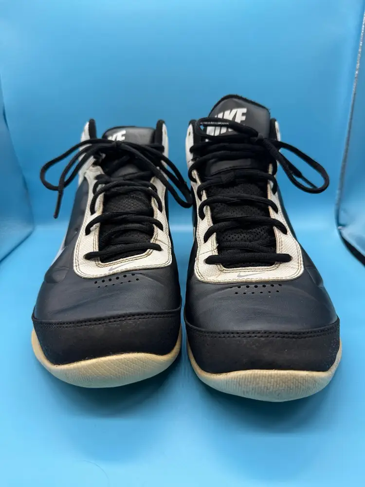 Vintage 2011 Nike Air Flight Show Up Shoes Mens Size 9.5 Black And White