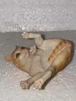 Vintage Resin Cat Figurine As Pictured All Average 3.5-4" In Length