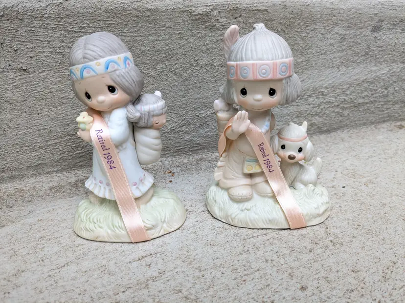 Vintage 1977 Precious moments Native American boy and girl