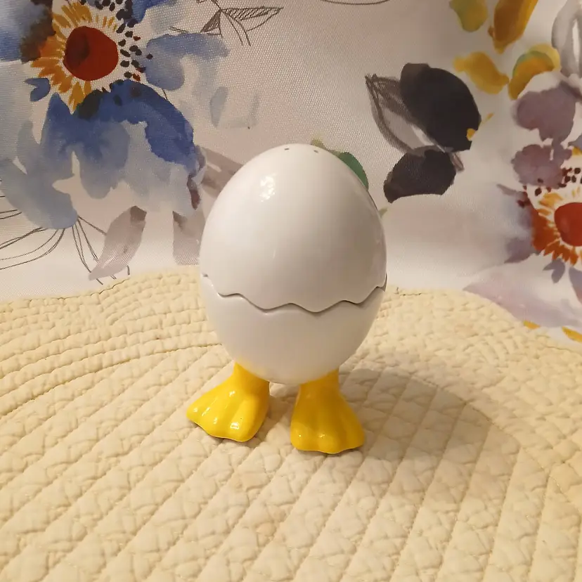 Bella Casa by Ganz Stacking Cracked Egg With Duck Feet Salt Pepper Shaker Set