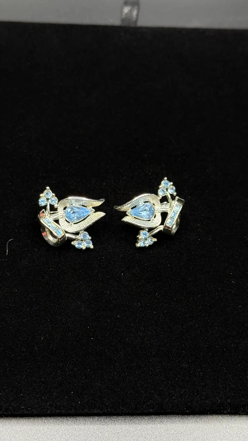 VTG Coro Blue Rhinestone Floral Silver Tone Clip On Earrings Costume Jewelry