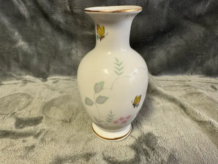 Vintage Japan Porcelain “Light Flower Kakumo” Flower Bud Vase Butterfly Floral