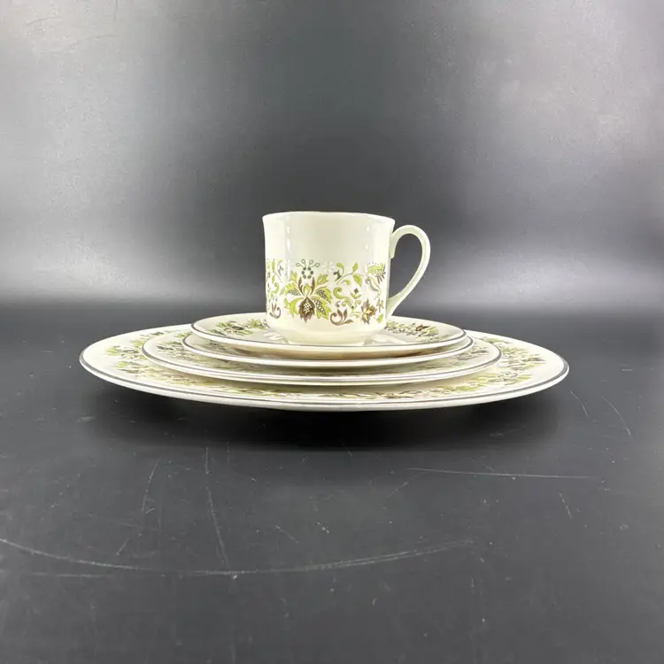 Royal Doulton Vanity Fair 22-Piece Translucent China Set Vintage TC-1043