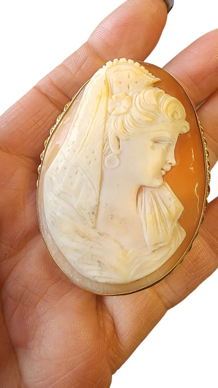 Antique 10kt Gold Wonderfully Carved Contessa Cameo Pendant Brooch (A2933)