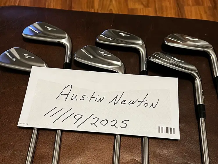 Mizuno 245 Pro Iron Set + extra set of shafts.