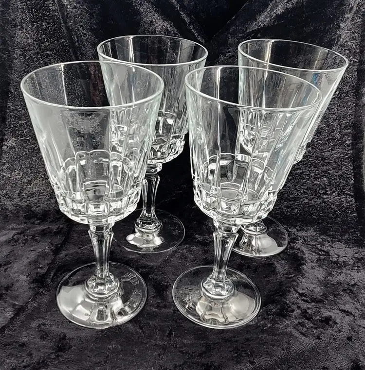 Chantelle Wine Glasses by Cristal D'Arques Set of 4 6.75"