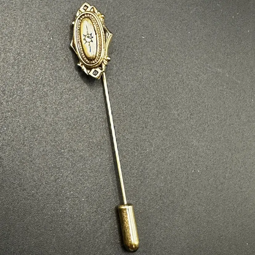 A087 - Avon Kensington Stick Pin
