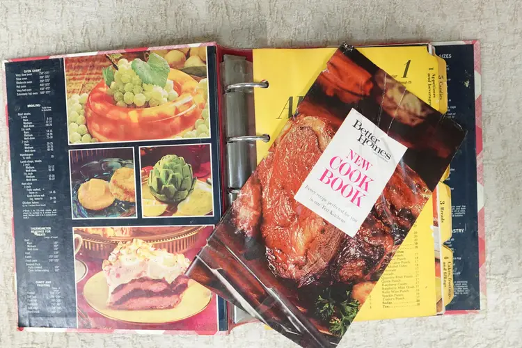 Vintage Betty Crocker's New Cookbook Binder 1971