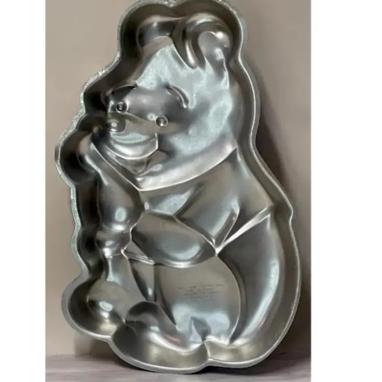 Vintage 1971 Wilton WINNIE THE POOH Golden Cake Mold Pan 515-401 Gold Silver