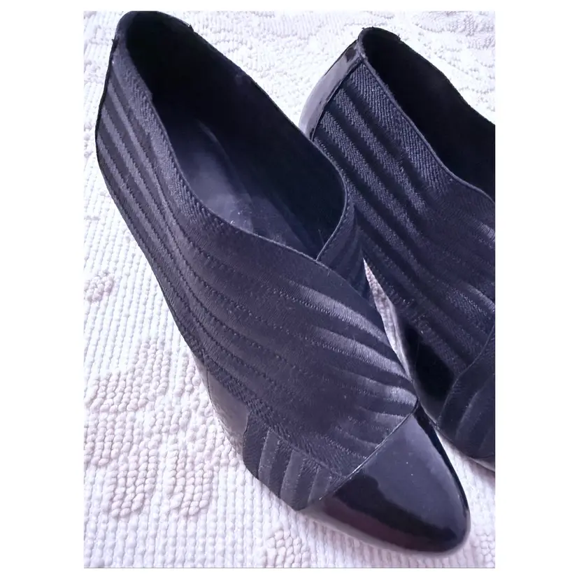 Anne Ross Black Fabric and Patent Heels - Size 9