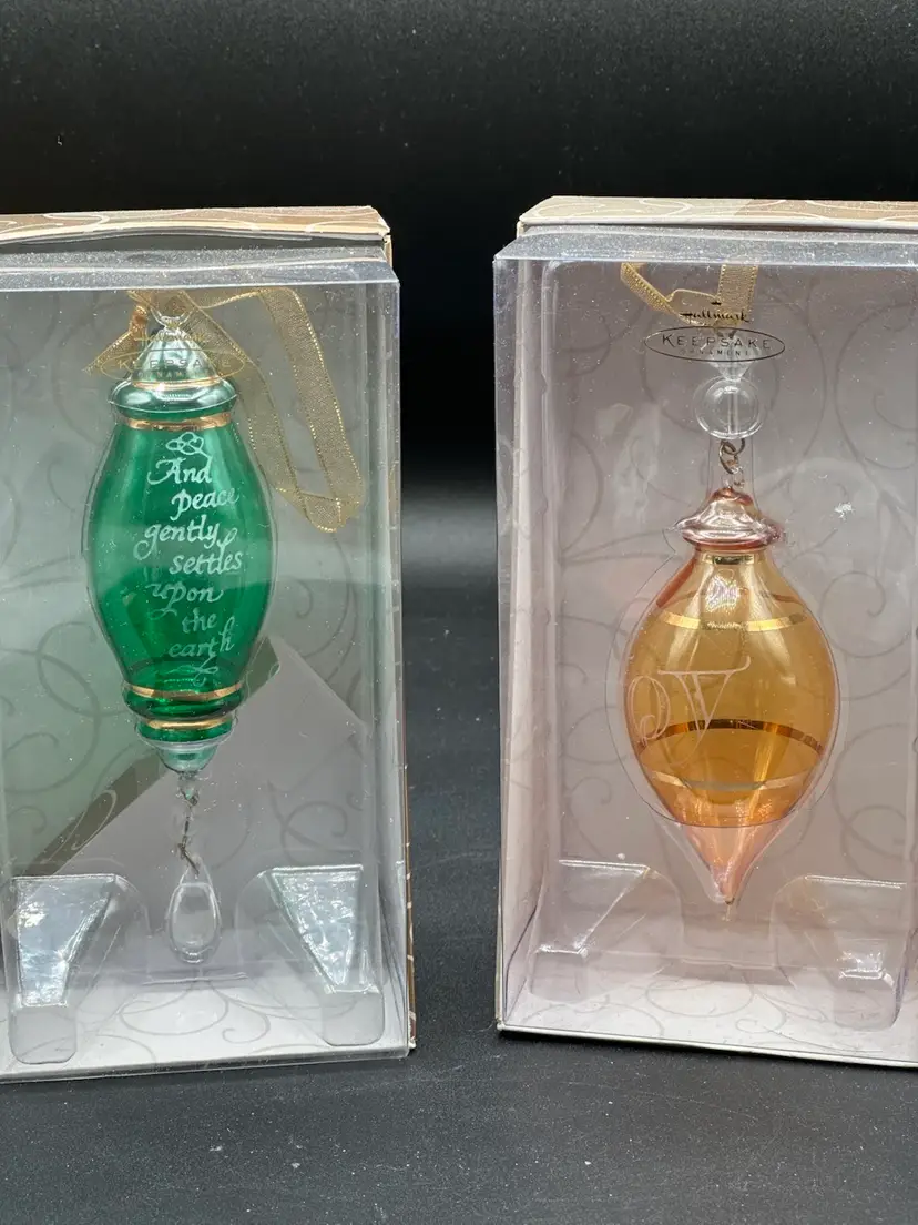 Hallmark Keepsake 2002Â Perfect Harmony Joy Gold & Peace Green Etched Glass Christmas Ornament
