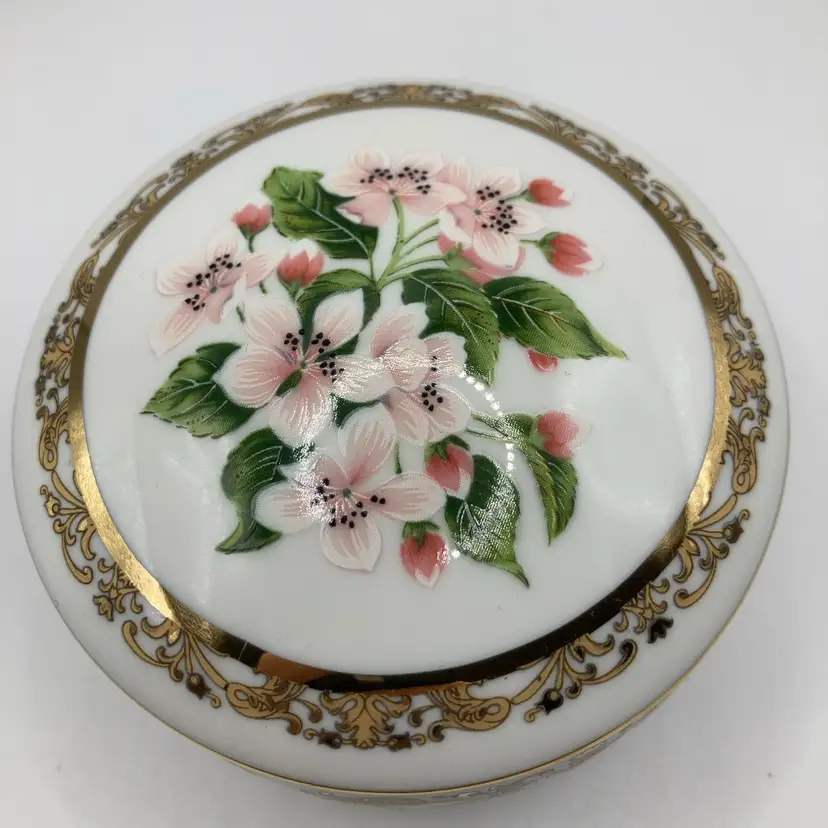 Bouquets Of Love! “Some Enchanted Evening”! Porcelain Music Box! 2 1/4” Tall x 3 1/2” Wide! Heritage House , Inc.