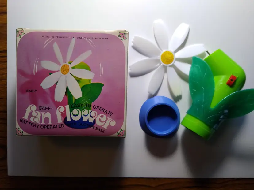 1960's Flower Power Daisy Plastic Fan Hong Kong Vintage Kitsch Retro Groovy Mod