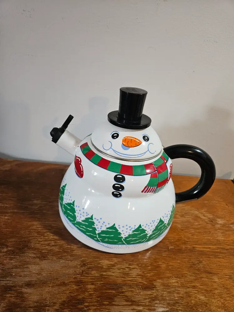 Roshco Vintage snowman kettle. Enamel and steel