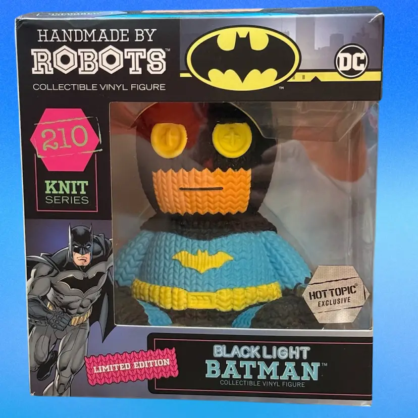 Limited Edition HandMade by Robots Blacklight BATMAN 210 Vinyl Figure Knit Series 2023 Hot Topic Exclusive NIB **UV Glow**