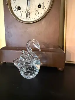 Vintage Art Glass Swan Figurine: Hand-Blown Bullicante Bird