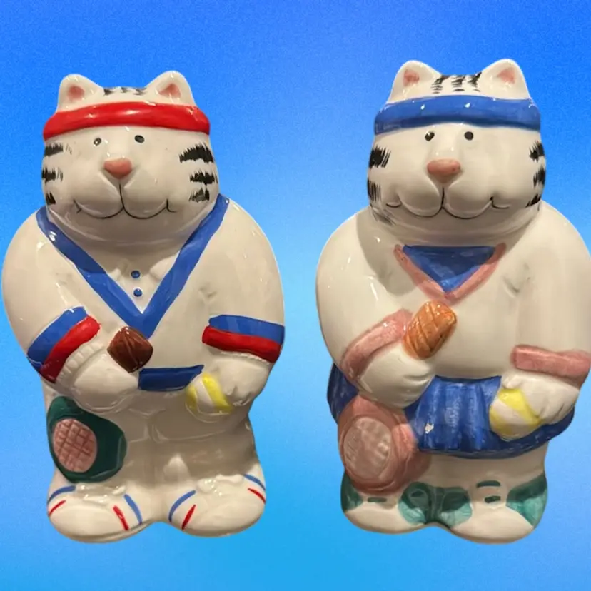 Cat Salt & Pepper Shakers Tennis Set *paint Repair As Shown In Photos