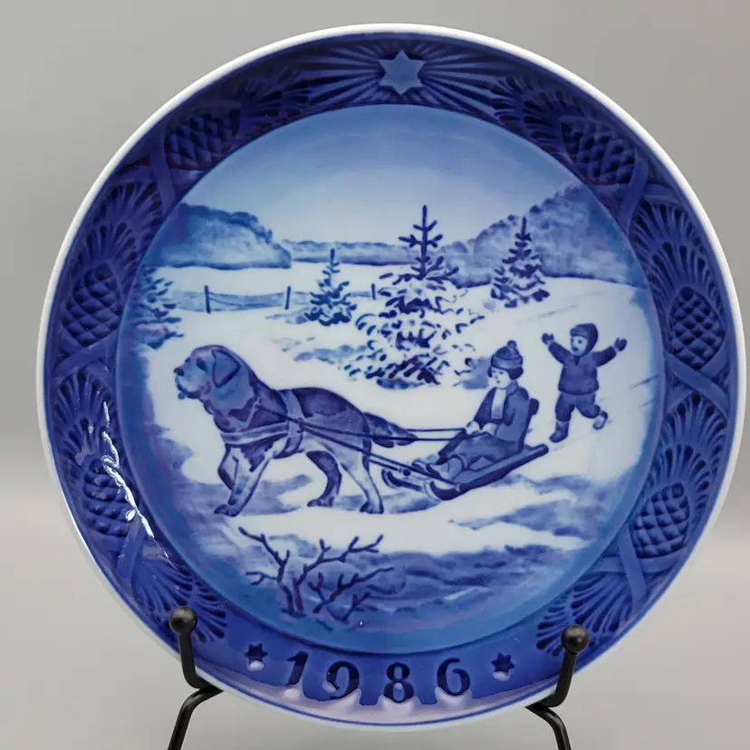 1986 Royal Copenhagen Blue & White Annual Christmas Plate