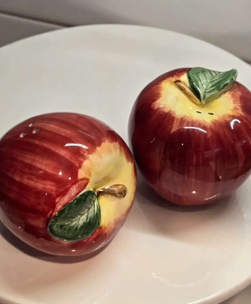 Majolica-style Apple Shaped Salt and Pepper Shaker