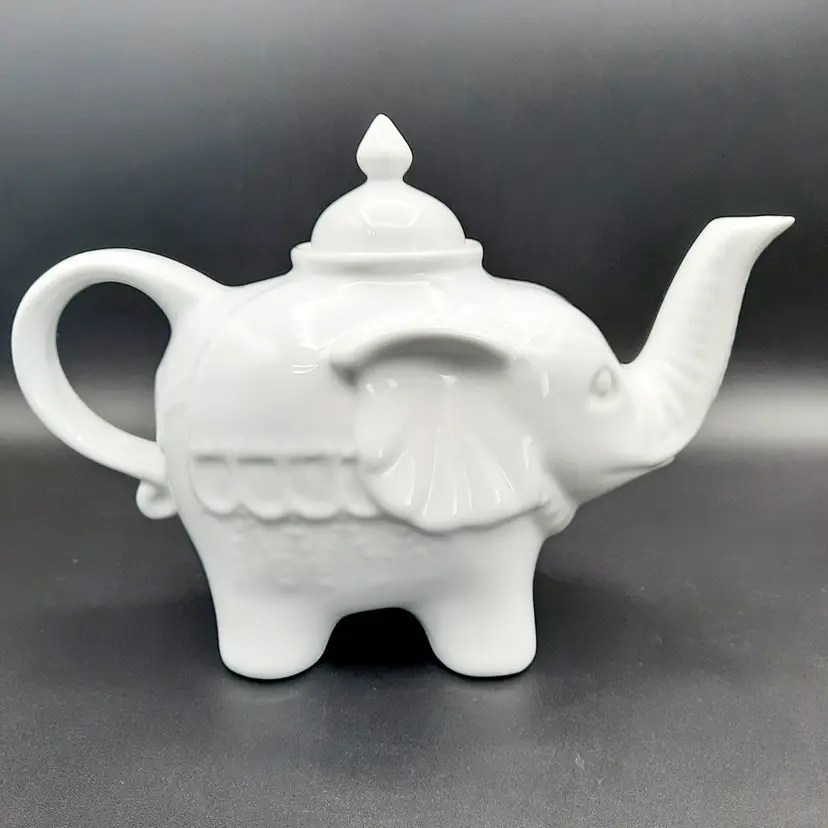 White Elephant Teapot Bia Cordon Bleu