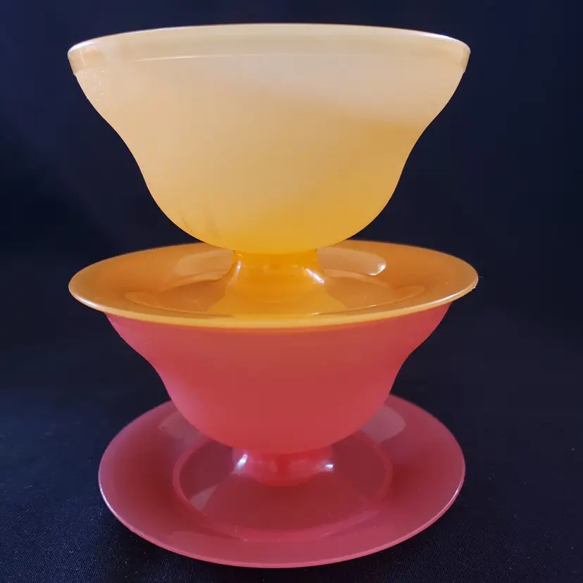 Tupperware Dessert Cups and Saucers for Pudding Parfait set of 2 colors - 754-
