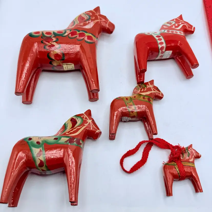 Nils Olsson Dala Horses Hand Carved Painted Wood Nusnäs Sweden Folk Art, 5 piece
