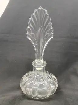 Vintage Art Deco Style Clear Perfume with Feather Fan Pattern Stopper