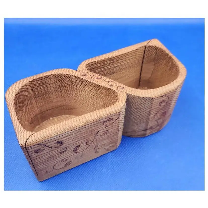 1970's Artesian wood carving storage trinket (great condition)