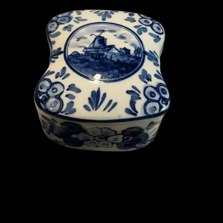 Vintage Porcelain Hand painted Blue Windmill Delfs Trinket box / Jewelry Box / Keep Sake Box. Stamped Hand painted Delfs TSB Blauw #552