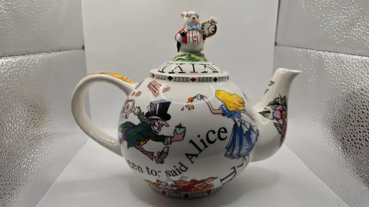 Alice in Wonderland “Mad Hatter’s Teaparty” Teapot – Cardew Design 2004