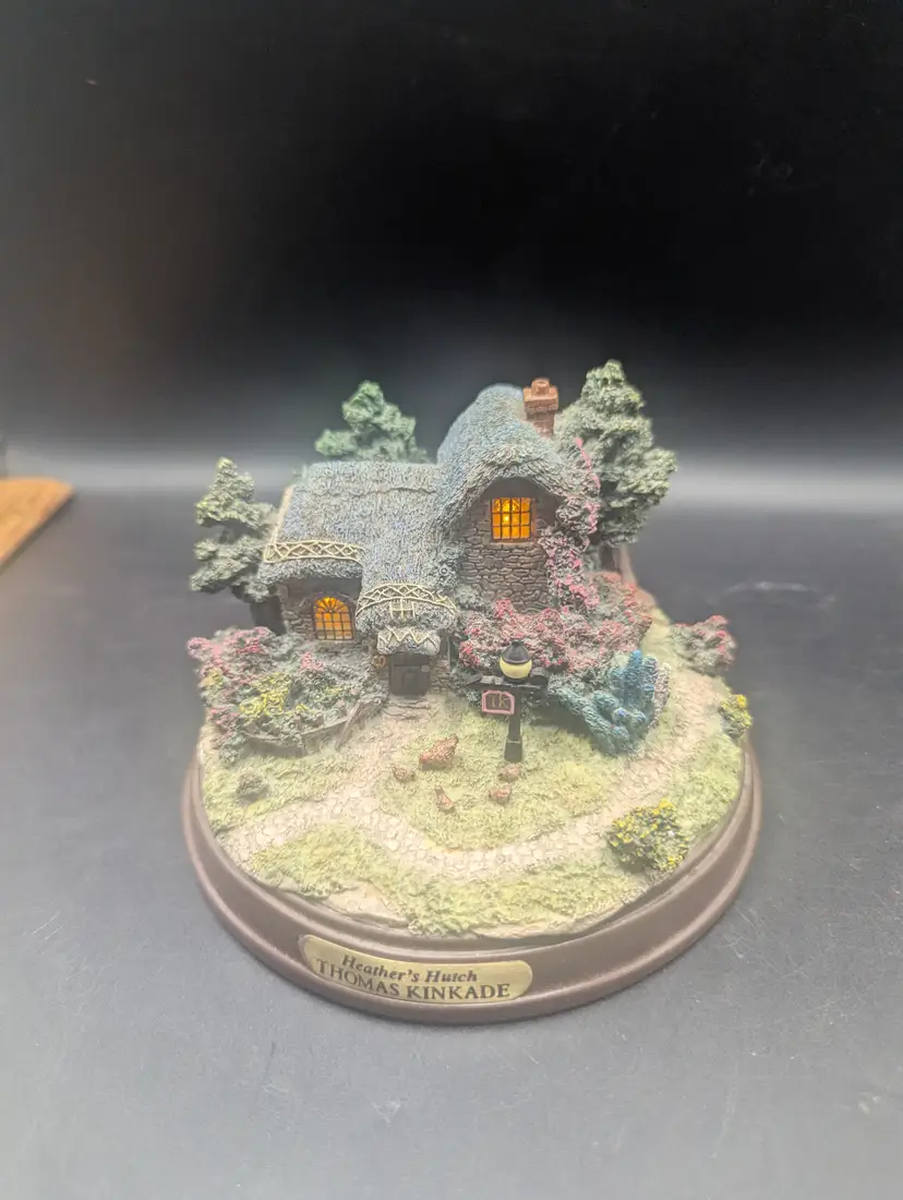 Vintage Thomas Kinkade "Heather's Hutch" Lighted Cottage Collection Miniature Sculpture.