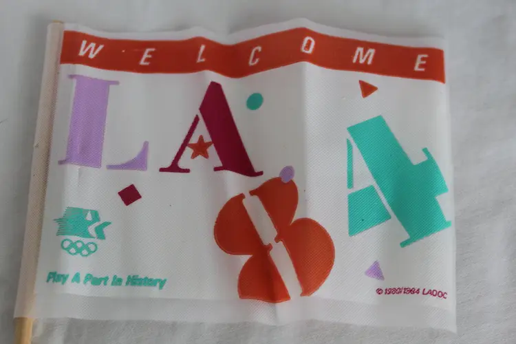1984 Los Angeles Olympics Welcome Hand Waving Flags LA84 Procession Pennants 2