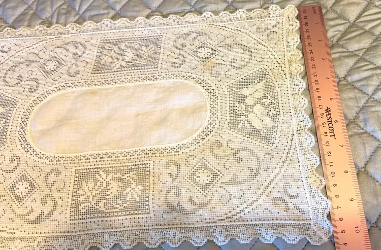 1 Lace Doily Or Placemat