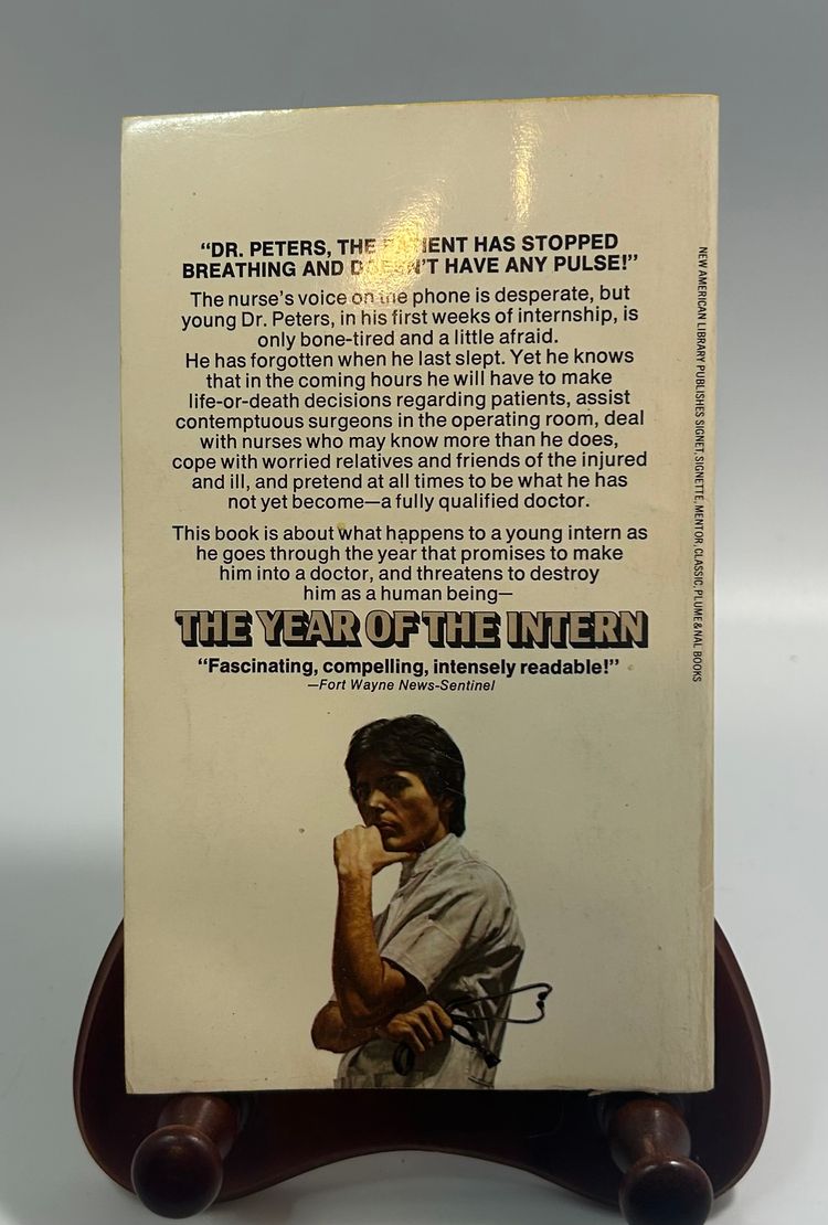 Vintage ‘The Year of the Intern' by Robin Cook Vintage Signet Book 1973