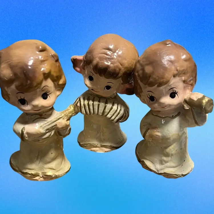 Set Of 3 VINTAGE CHRISTMAS PAPER MACHE COMPOSITE ANGEL FIGURINES MCM, Excellent Condition 2.5” Tall