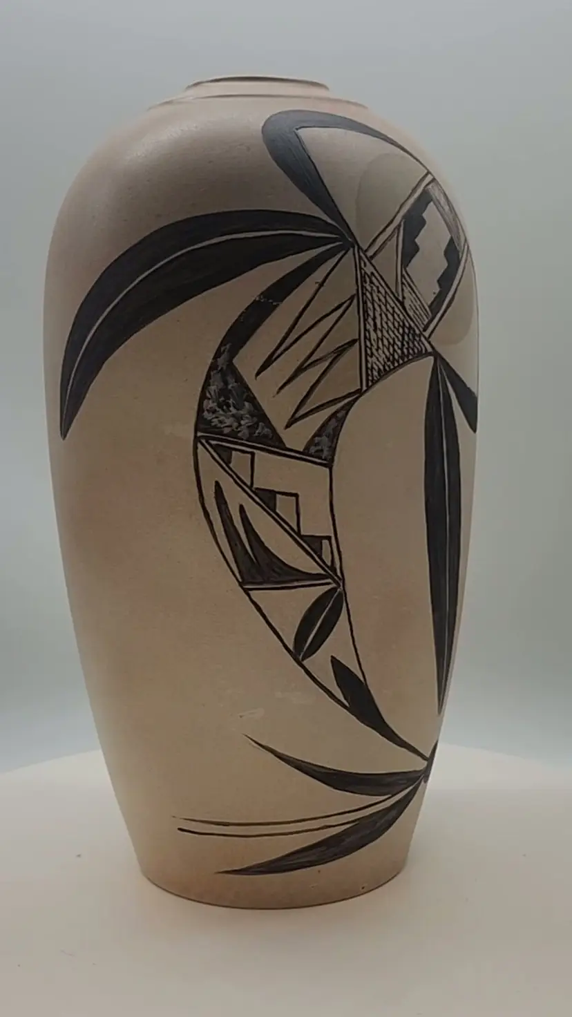 VINTAGE ACOMA PUEBLO POTTERY DECORATED VASE SIGNED